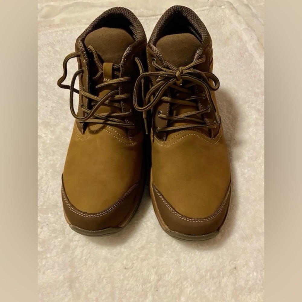 Orthofeet women’s leather hiking boots, size 10.5. Like new condition!